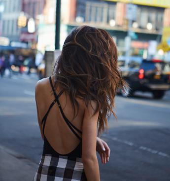 SUMMER, SOLVED: OUR EASY FIXES FOR 5 HOT-WEATHER HAIR PROBLEMS - Cuvée Beauty